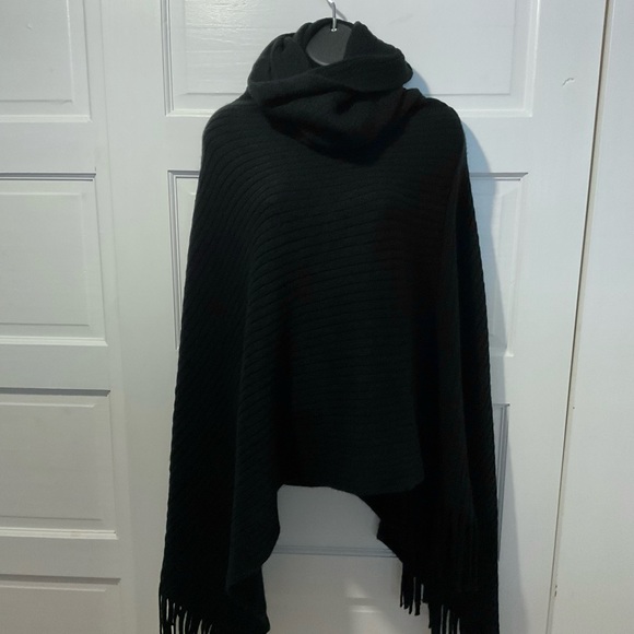 Guess Sweaters - GUESS FRINGE PONCHO